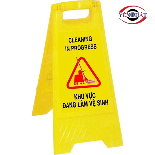 Biển cảnh báo khu vực đang làm vệ sinh