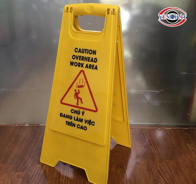 Biển cảnh báo chữ A chú ý làm việc trên cao