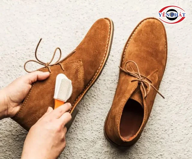 cách đánh giày da lộn