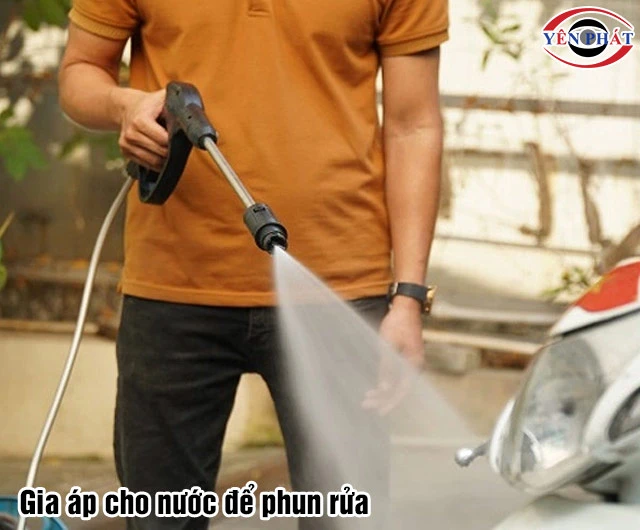 Máy rửa xe Haloshi bơm và đẩy áp lực nước