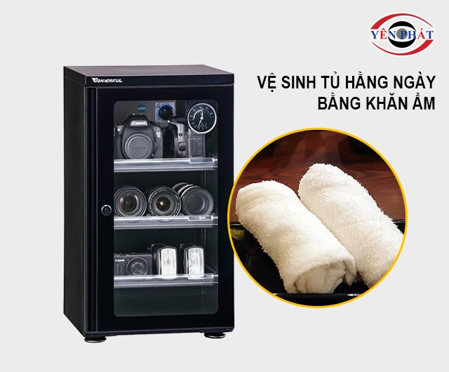 vệ sinh tủ bằng khắn ẩm