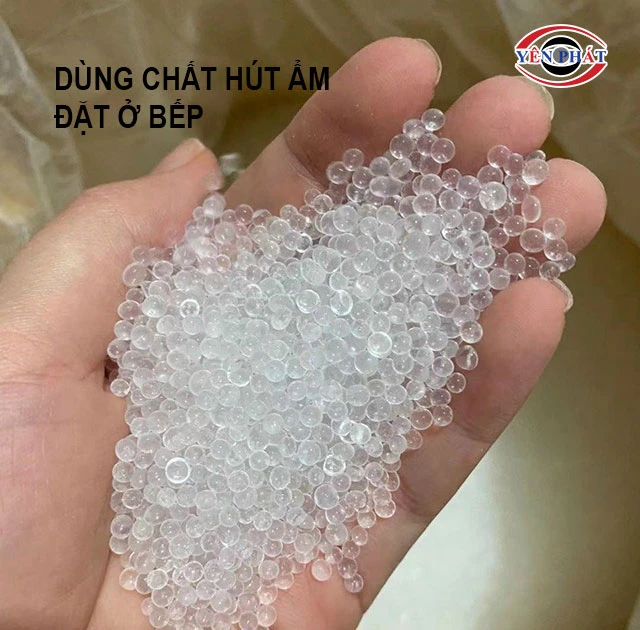 Dùng chất hút ẩm để ở bếp
