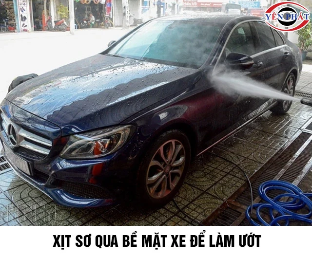 Cách rửa xe ô tô ở nhà