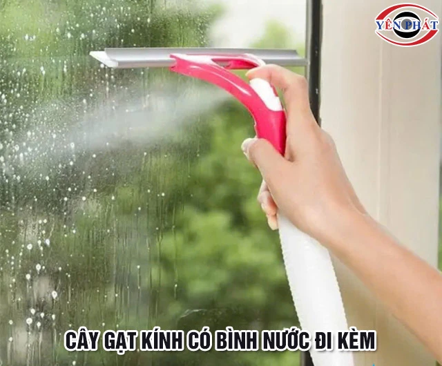Cây gạt kính xịt nước