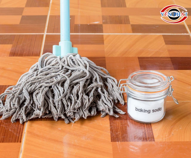 Dùng baking soda làm sạch cây lau nhà cực dễ