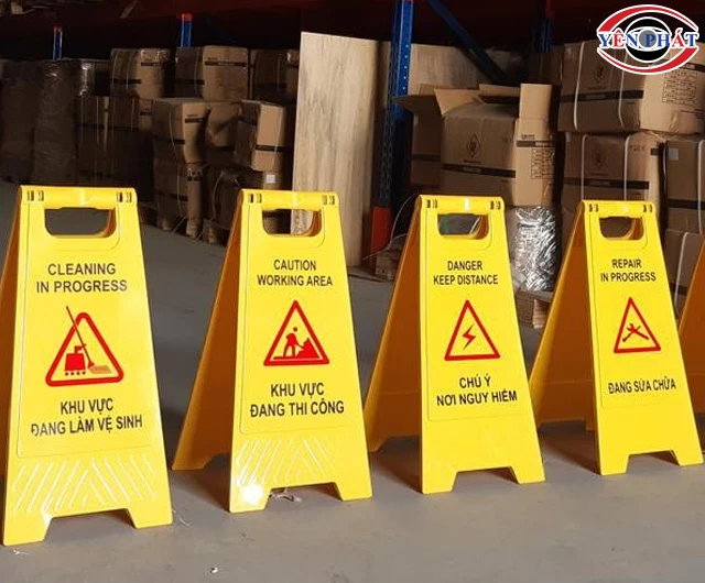 Biển cảnh báo chữ A nổi bật