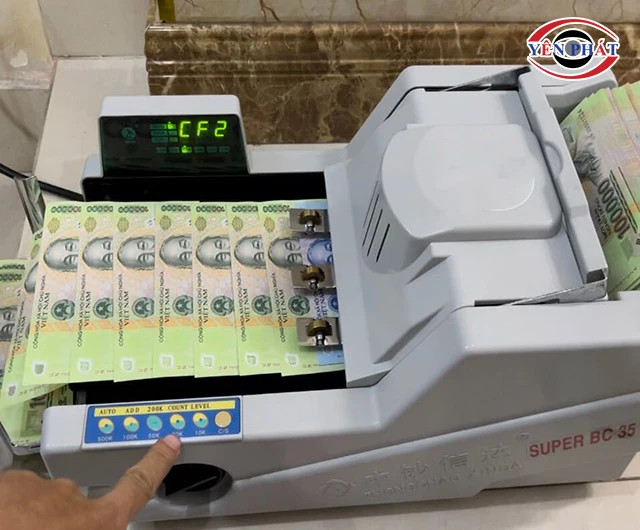 Máy đếm tiền báo lỗi CF2: 4 Nguyên nhân & Cách khắc phục