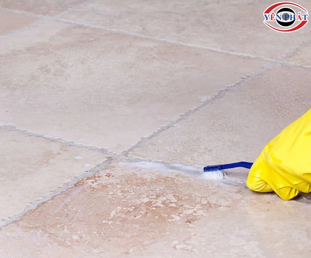 Cách tẩy nền gạch bị ố vàng bằng kem đánh răng