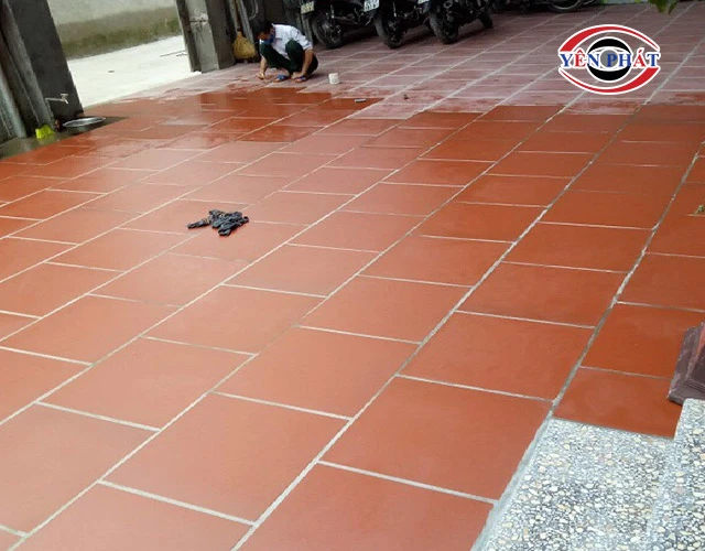 chú ý khi làm sạch sàn gạch đỏ