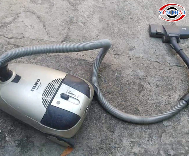 Máy hút bụi Sharp EC-9600