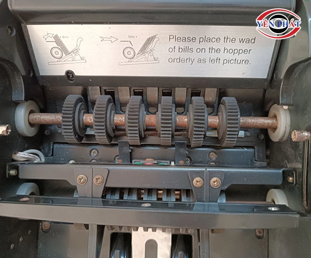 Bánh răng kéo tiền bị mòn