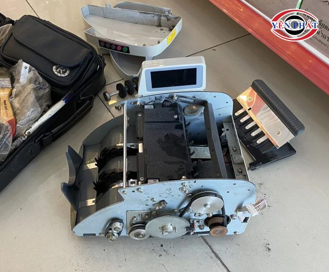 máy đếm tiền nhiều bị bẩn