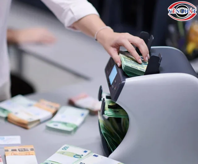 Chọn máy đếm tiền ngân hàng