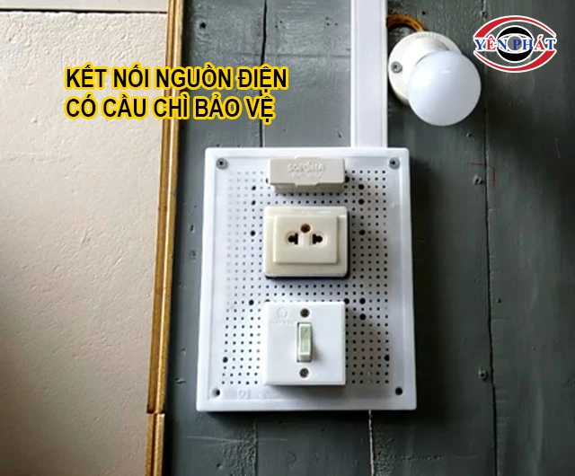 kết nối nguồn điện có cầu chì bảo vệ