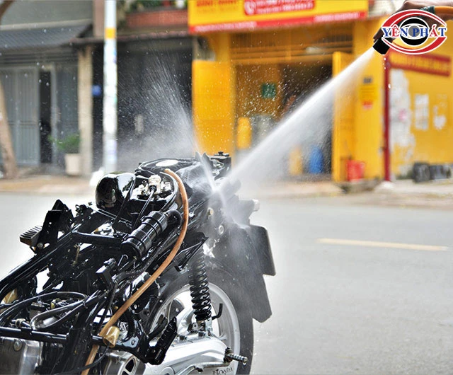 Rửa xe A Dư