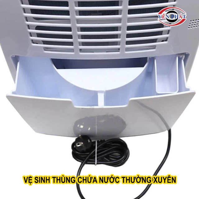 vệ sinh thùng chứa nước thường xuyên