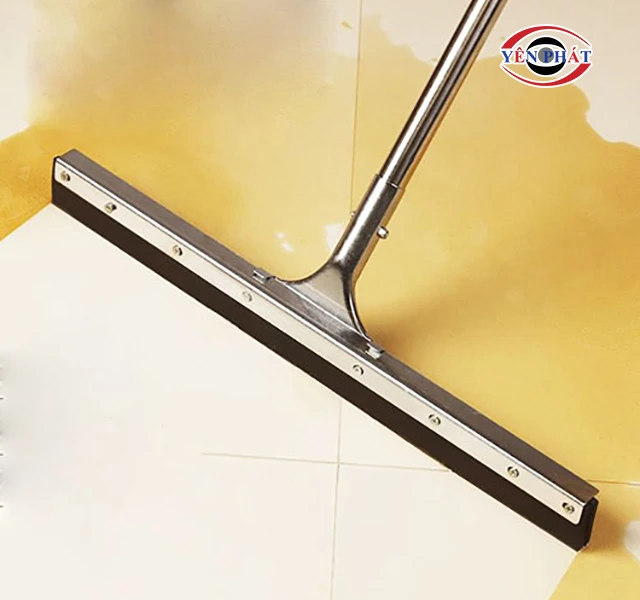 sử dụng cây gạt nước sàn inox