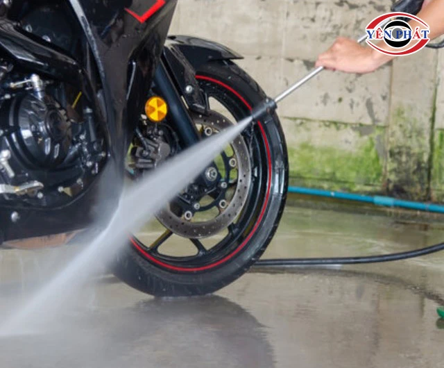 Tiệm rửa xe Trường