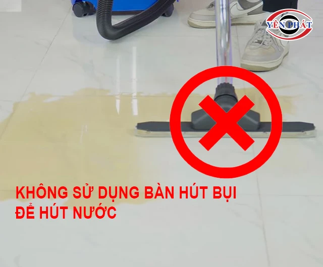 không dùng bàn hút bụi hút nước