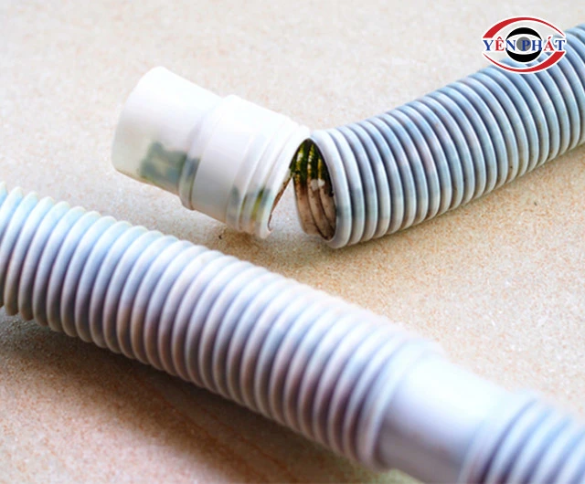 dây xả nước máy hút bụi công nghiệp bị vỡ
