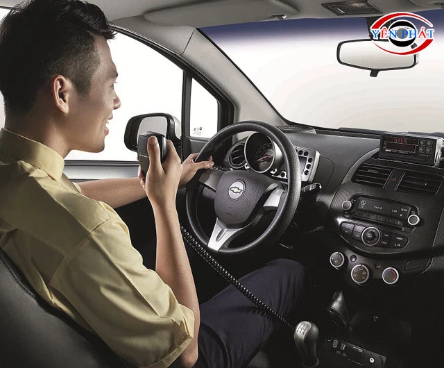 Bộ đàm ô tô giúp liên lạc dễ dàng hơn