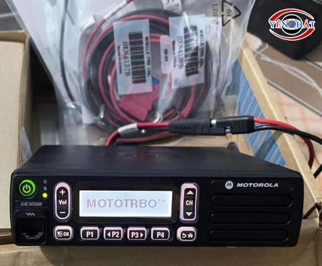 Bộ đàm ô tô Motorola XIR M3688 