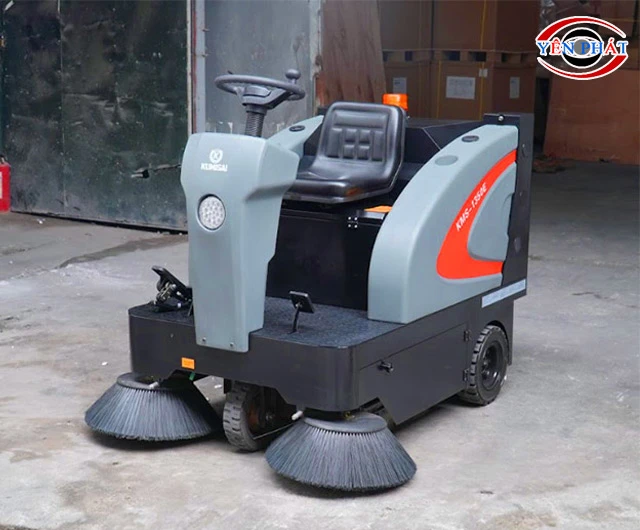 Xe quét rác đường phố