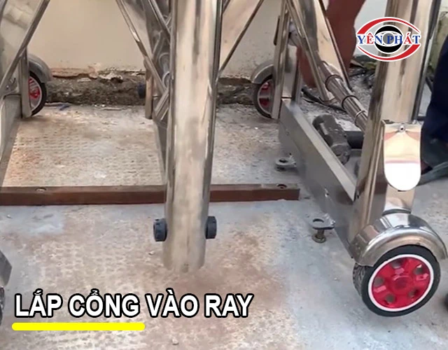 Lắp cổng vào ray 