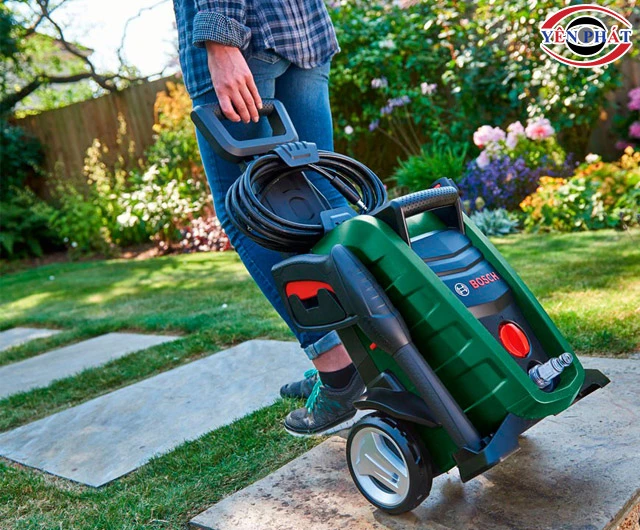 máy rửa xe Bosch cơ động