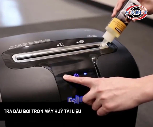 tra dầu bôi trơn máy huỷ tài liệu\