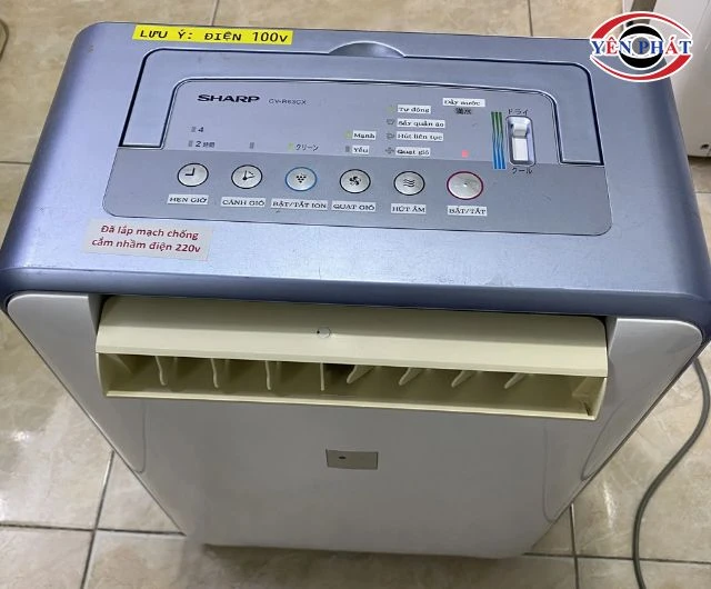 Máy hút ẩm Sharp CV - R63CX có bảng điều khiển dễ dàng sử dụng