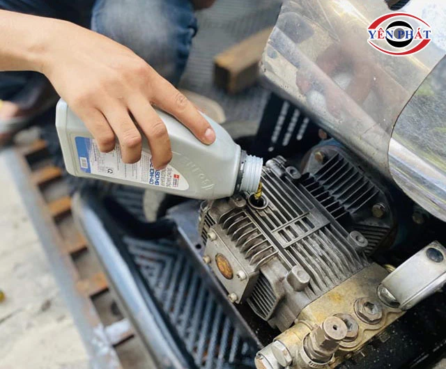 Lưu ý khi thay dầu cho máy bơm rửa xe