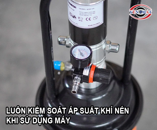 luôn kiểm tra áp suất khí nén khi dùng máy