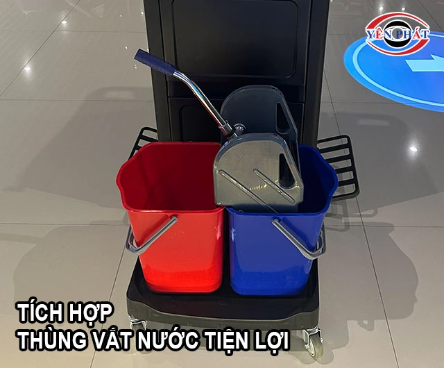 Tích hợp sẵn thùng giặt, vắt chổi lau