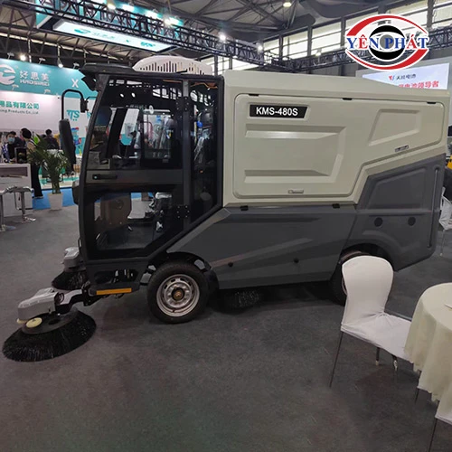 Xe quét rác công nghiệp ngồi lái Kumisai KMS 480S 2