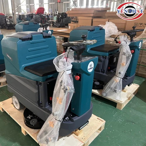 Máy chà sàn ngồi lái Kumisai KMS D7 5