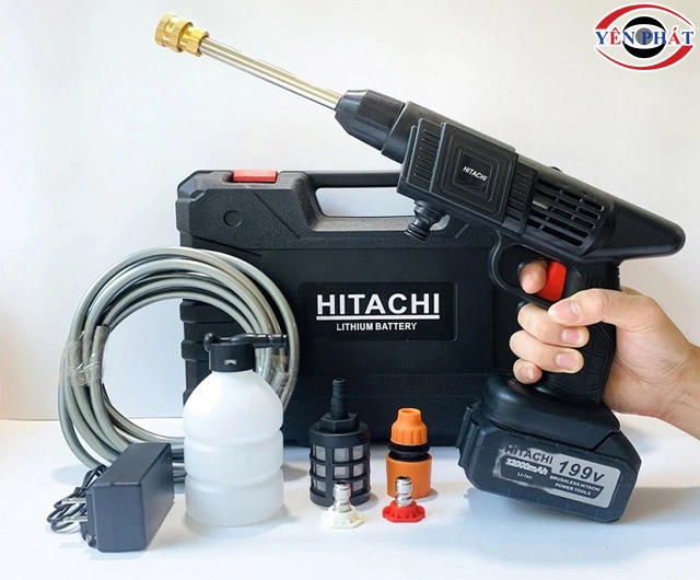 Máy rửa xe dùng pin Hitachi