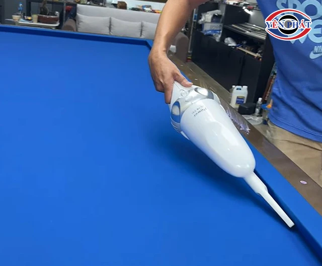 Máy hút bụi bàn bida