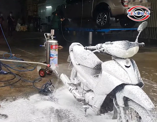 sử dụng bình tạo bọt tuyết