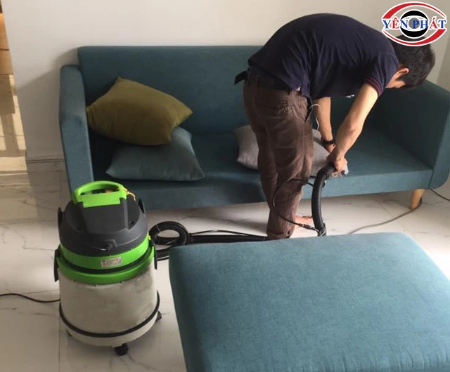 Vệ sinh ghế sofa bằng máy hút bụi IPC Beta 200