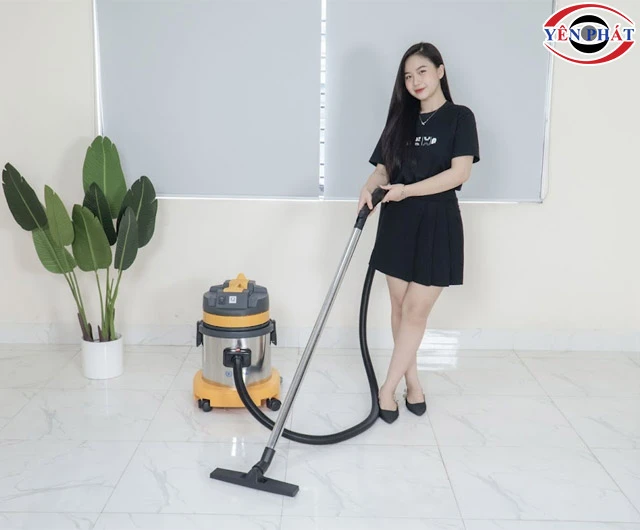 Vệ sinh ghế sofa bằng máy hút bụi Kumisai KMS15