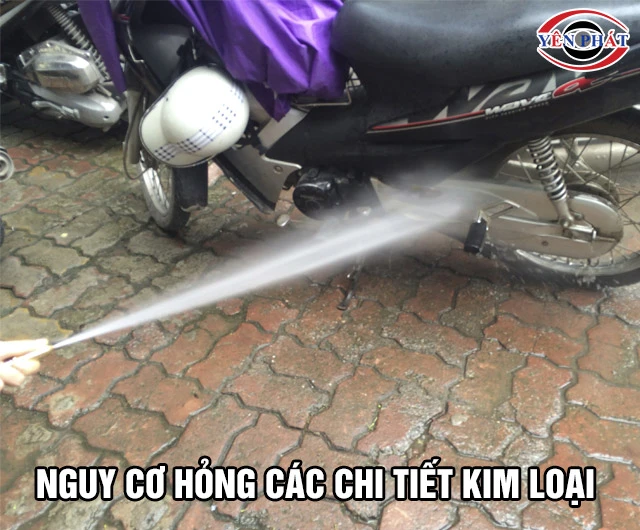 Có nên rửa xe khi máy còn nóng không