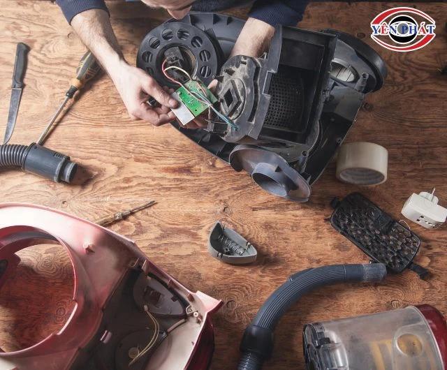 Máy hút bụi có mùi khét do kẹt vành đai