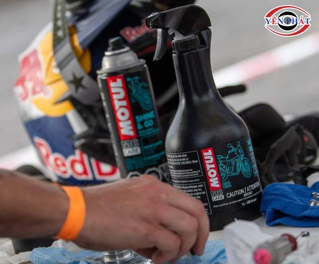 Cần pha nước rửa xe Motul theo tỷ lệ chuẩn