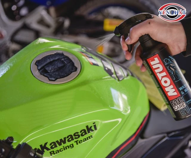 Sử dụng nước rửa xe Motul hiệu quả