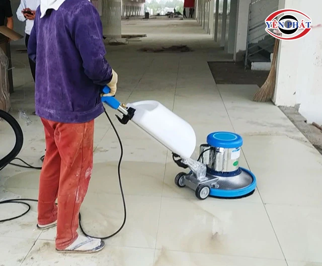 sử dụng máy chà sàn