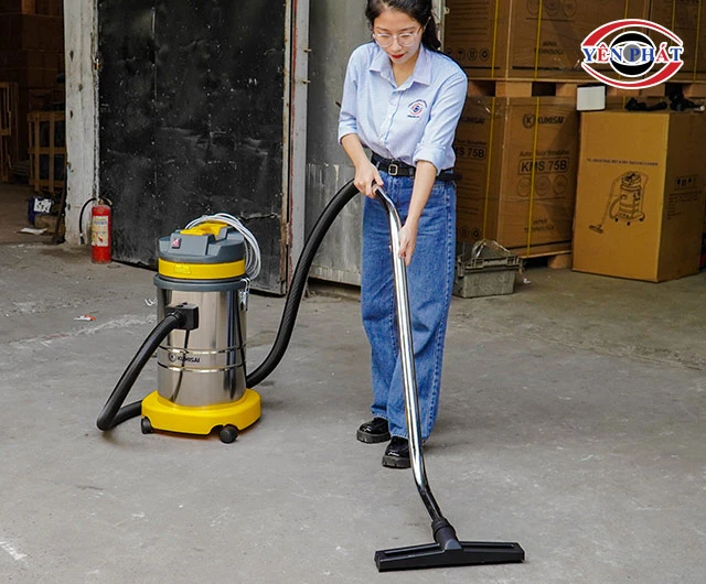  sử dụng máy hút bụi công nghiệp 