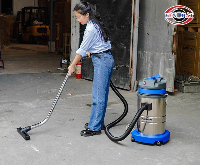 sử dụng máy hút bụi công nghiệp