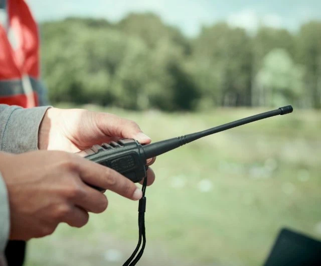 Máy bộ đàm UHF truyền âm thanh rõ ràng