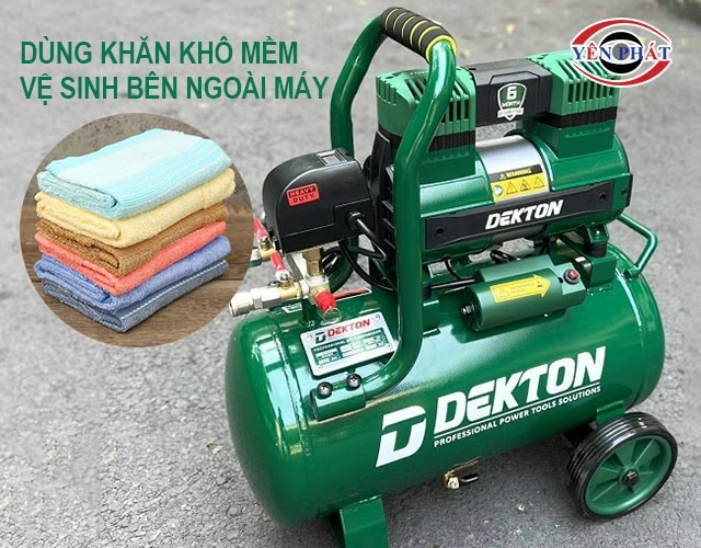 dùng khăn khô mềm Vệ sinh bên ngoài máy